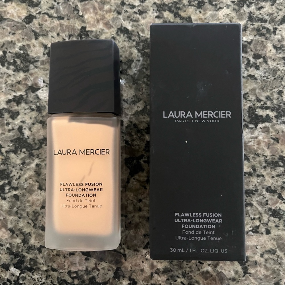Laura Mercier flawless fusion ultra long wear foundation. Brand new in box.